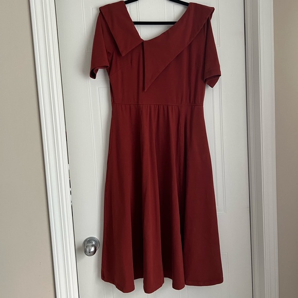 Rust-coloured Comfy Midi Dress with Pockets - Picture 3 of 6